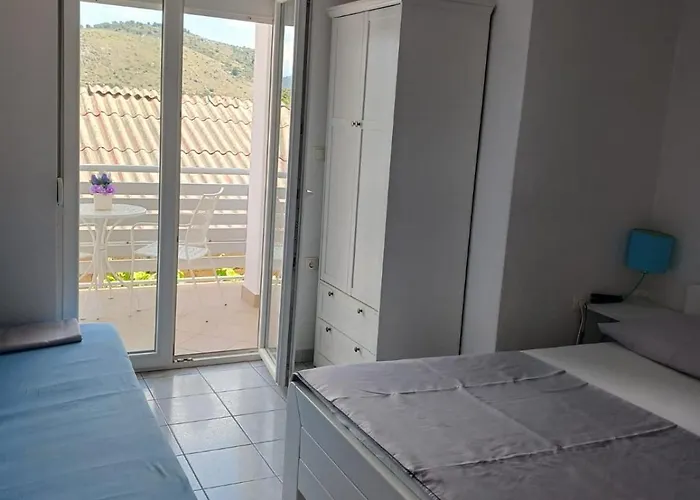 아파트 Anita 로고즈니차